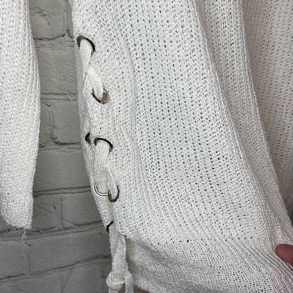 Main Strip White Women’s 3/4 Length Sleeve Sweater Side Lace up size small - Picture 2 of 7